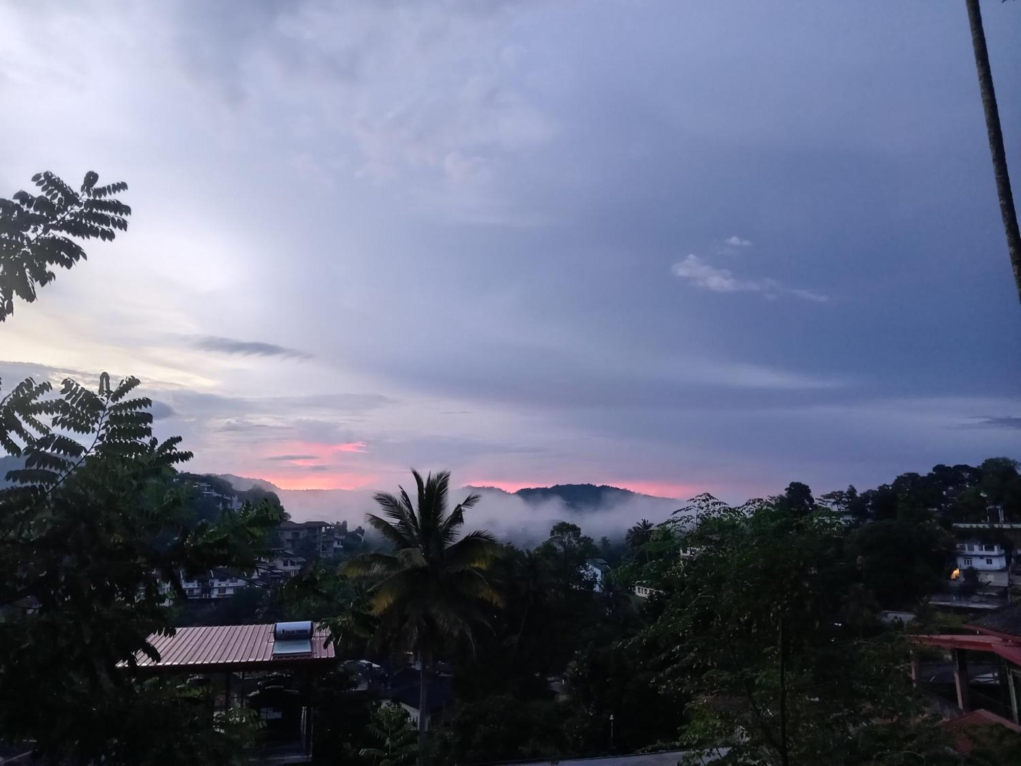 Fly Infinity - Home Stay Kandy Eksteriør bilde